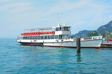 Feribot İskelesi Garda Gölü