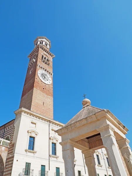 Ламберт башта Трибуна Верона Італії — стокове фото
