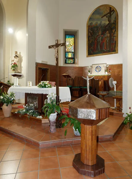 Hıristiyan kilisesi haçının içi