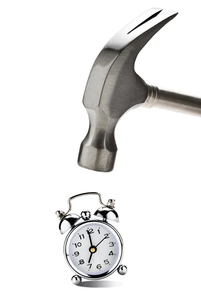 Grande martello colpire orologio d'epoca allarme — Foto Stock