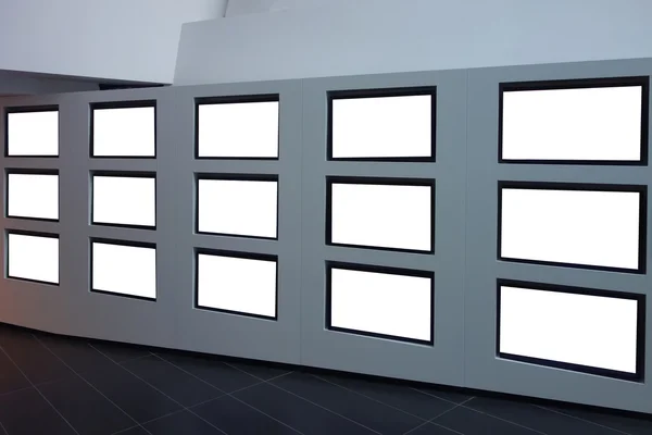 Perspektivní pohled video stěny vyrobené z plochých prázdné televizních obrazovek — Stock fotografie