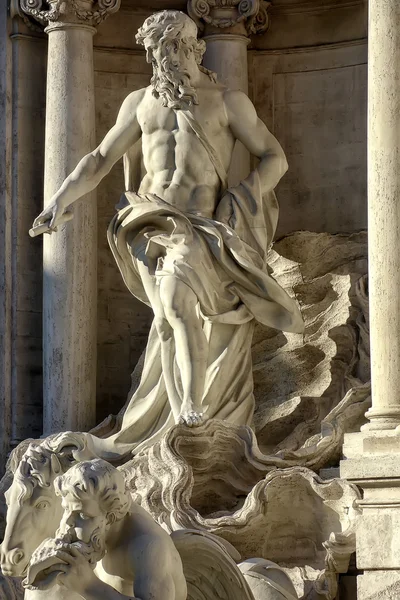 Estatua de océano en fuente de Trevi\ de Roma, Italia — Foto de Stock