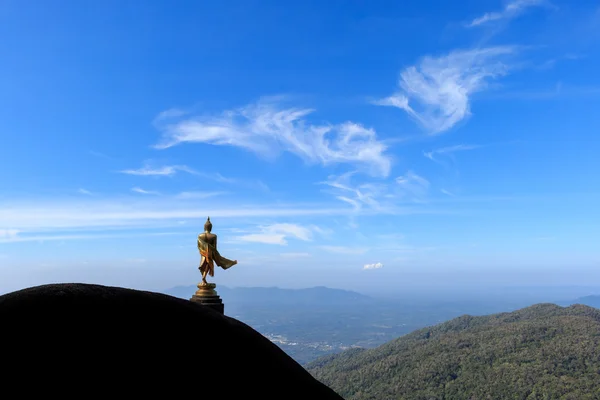Boeddha beeld op de heuvel op khao khitchakut — Stockfoto