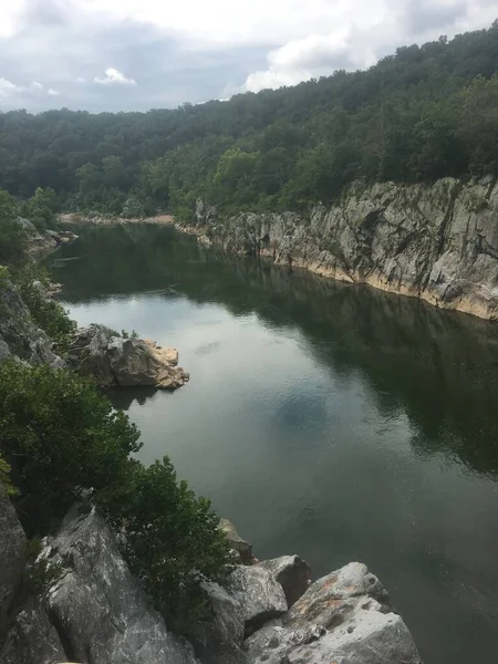 Potomac Nehri, DC 'nin kuzeydoğusunda, yaz boyunca Great Falls Ulusal Parkı' nda.