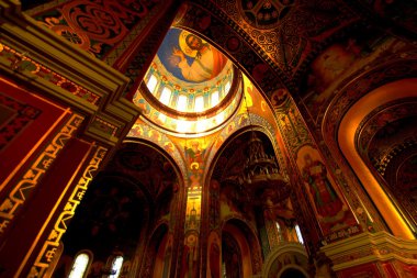 İç bir Ortodoks Kilisesi'nin kubbe (Rusya, Novocherkassk kasaba, Kasım Meadle görünümünü)