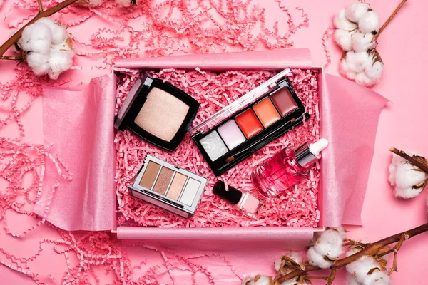 Beauty Box Con Cosmetici Trucco Riempiti Con Materiale Imballaggio Carta — Foto Stock