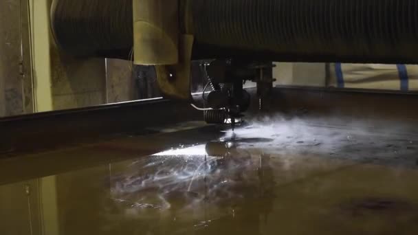 Machine de découpe laser métallique CNC contrôlée par jet d'eau abrasive — Video