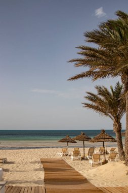 Tunus 'taki Djerba adasındaki otelden kumsala giriş izni