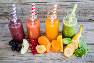 Renkli smoothies yelpazesi