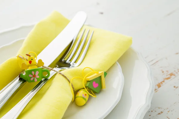 Spring table setting with easter decorations — Stock Photo, Image