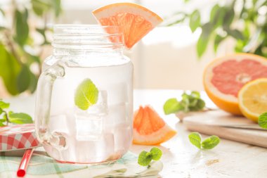 Limonata dışında mason kavanoza