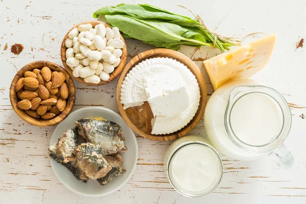 Sélection d'aliments riches en calcium — Photo