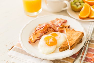 Geleneksel Amerikan kahvaltısı