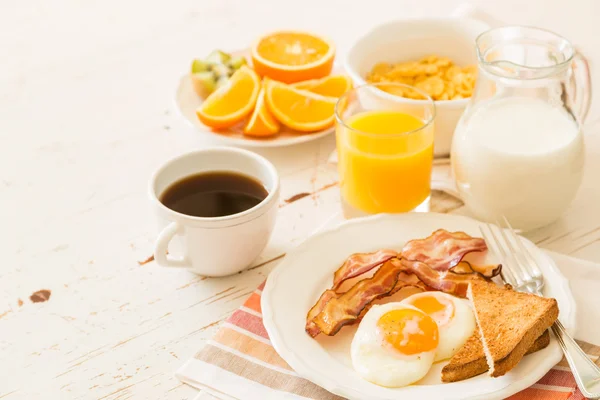 Traditional american breakfast — Stock Photo, Image