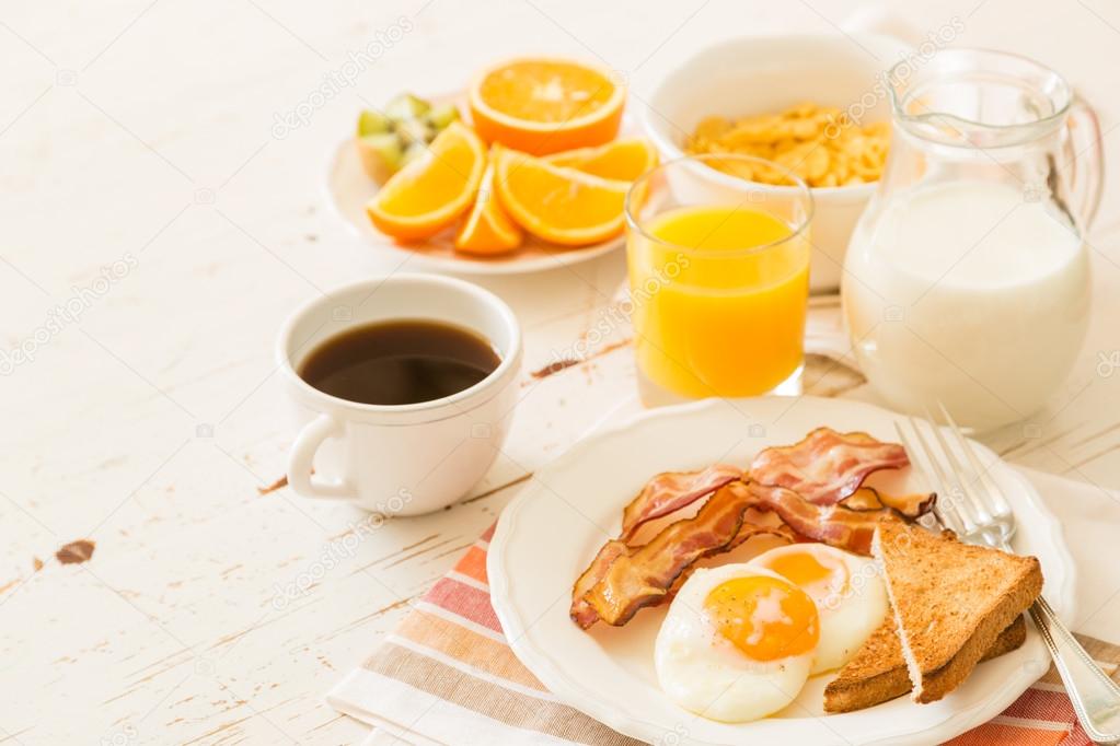 Traditional american breakfast Stock Photo by ©anaumenko 107779850