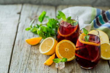 Sangria ve gözlük maddeler