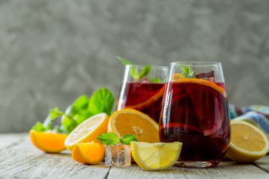 Sangria ve gözlük maddeler