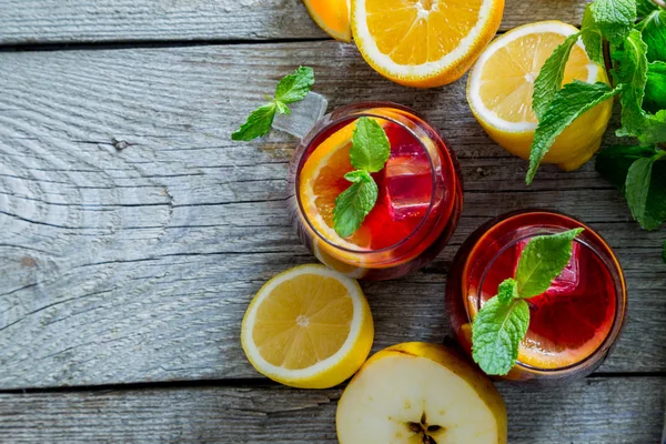 Sangria és összetevők szemüveg — Stock Fotó