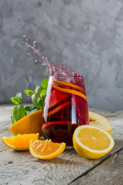 Su sıçramalarına sangria cam