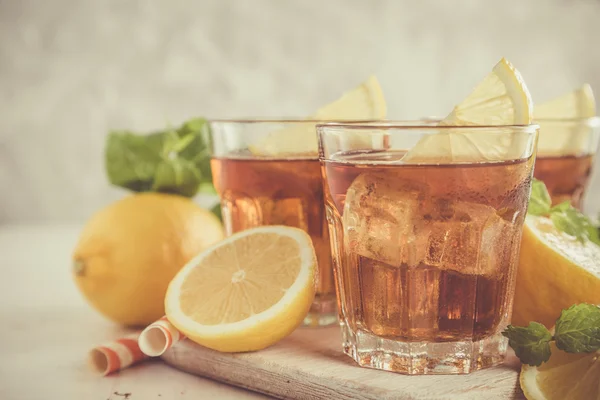 Ledový čaj s citrónem a mátou — Stock fotografie