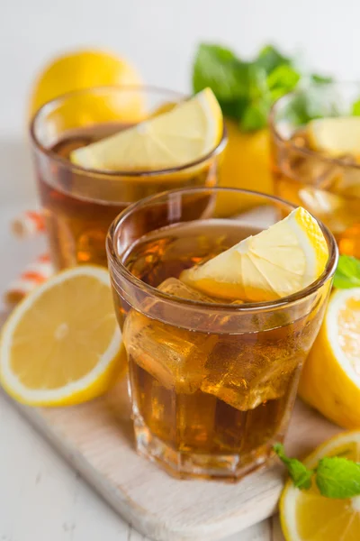 Té helado con limón y menta — Foto de Stock