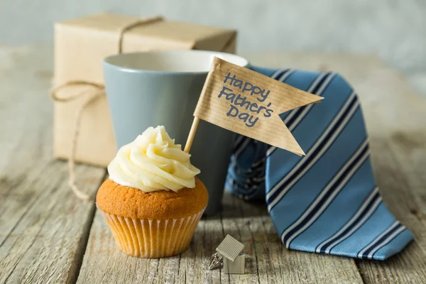 Vaders dag concept - cupcake, stropdas, aanwezig — Stockfoto