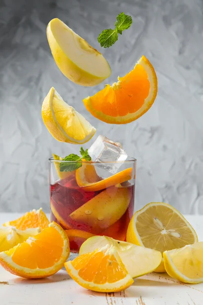 Sangria ve uçan maddeler