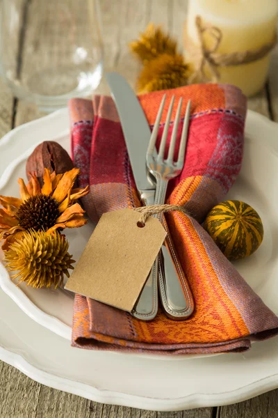 Thanksgiving table setting on rustic wood background — Stock Photo, Image