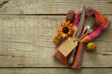 Şükran günü sofra rustik ahşap zemin üzerine