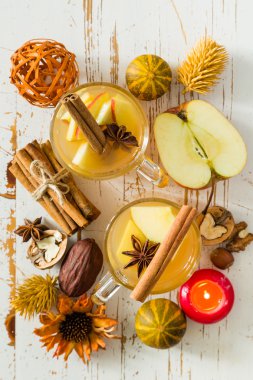 elma ve tarçın elma suyu