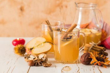 elma ve tarçın elma suyu