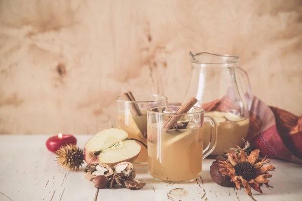 Sidra de manzana y canela — Foto de Stock