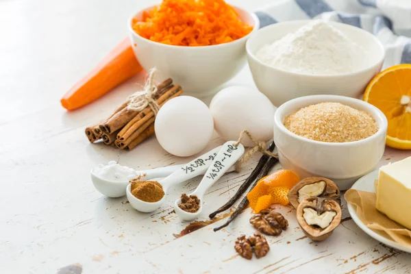 Zutaten für das Backen von Karottenkuchen — Stockfoto