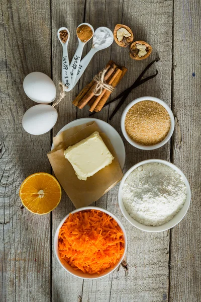Ingredientes para hornear pastel de zanahoria — Foto de Stock