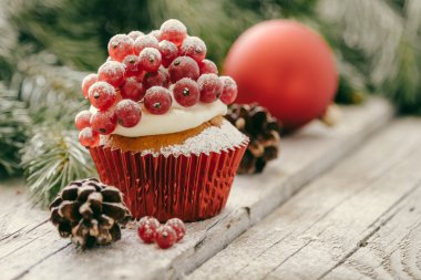 Noel cupcakeon rustik arka plan