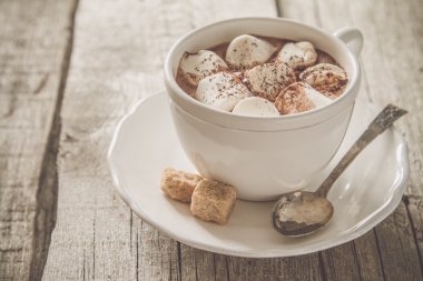 Şekerlemeli sıcak çikolata.