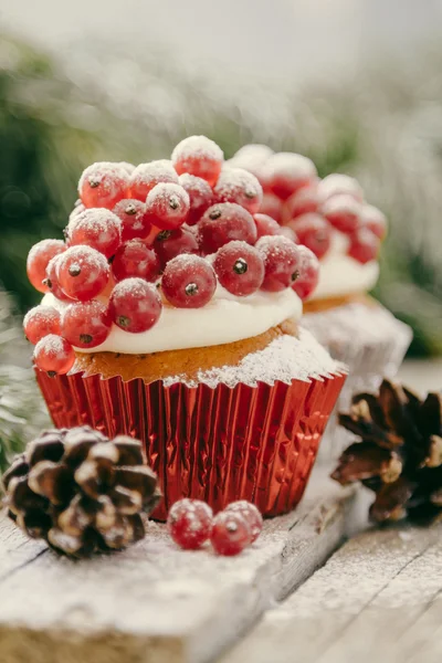 Noel cupcakeon rustik arka plan — Stok fotoğraf