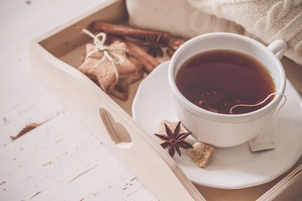 Bandeja de té y suéter — Foto de Stock