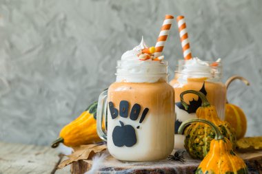 Cadılar Bayramı stil kabak spice latte cam