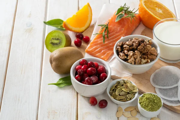 Selección de alimentos para un mejor insomnio del sueño rico en triptófano y melatonina — Foto de Stock