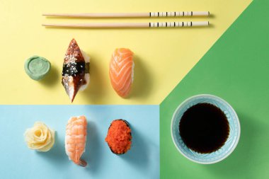 Yaratıcı gıda konsepti - suşi seçimi, renk engelleme