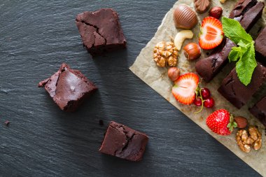 Fındık ve nane ile kek