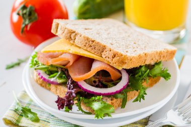 jambonlu peynirli sandviç