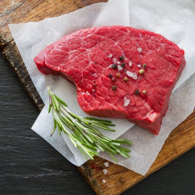 Dilimlenmiş etli çiğ: biberiye