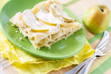 Süt ile Apple lazanya