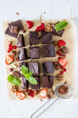 Fındık ve nane ile kek