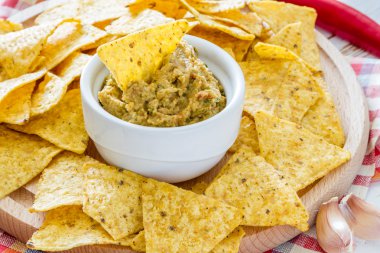 Guacamole sos ve cips