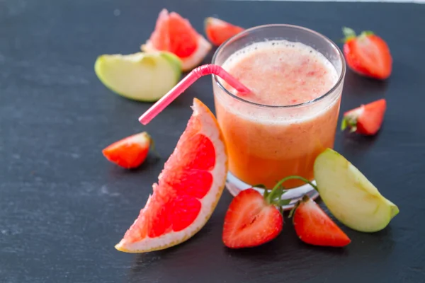 Pomelo de manzana e ingredientes de batido de fresa —  Fotos de Stock