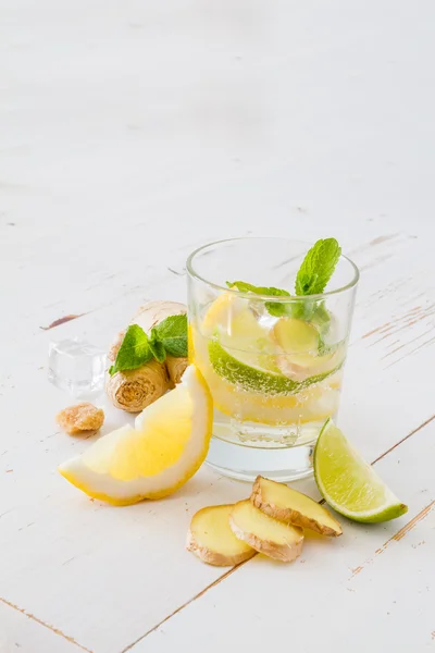 Limonata allo zenzero e ingredienti — Foto Stock