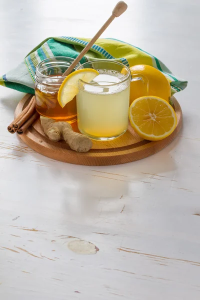 Cura fredda - tè, miele, limone — Foto Stock